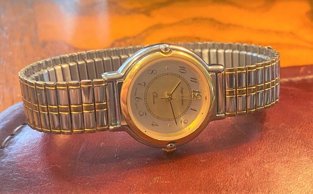 VTG Women's Gold Tone 25mm Sergio Valente Classic Watch